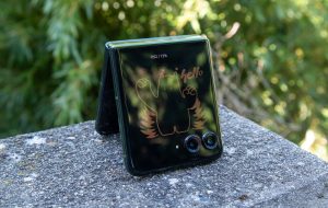 بهترین معاملات موتورولا در آوریل ۲۰۲۵: صرفه جویی در تلفن های تاشو ، پرچمداران و موارد دیگر