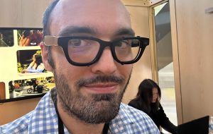 نسخه ی نمایشی من با عینک AR Google بهتر از صحنه روی صحنه بود